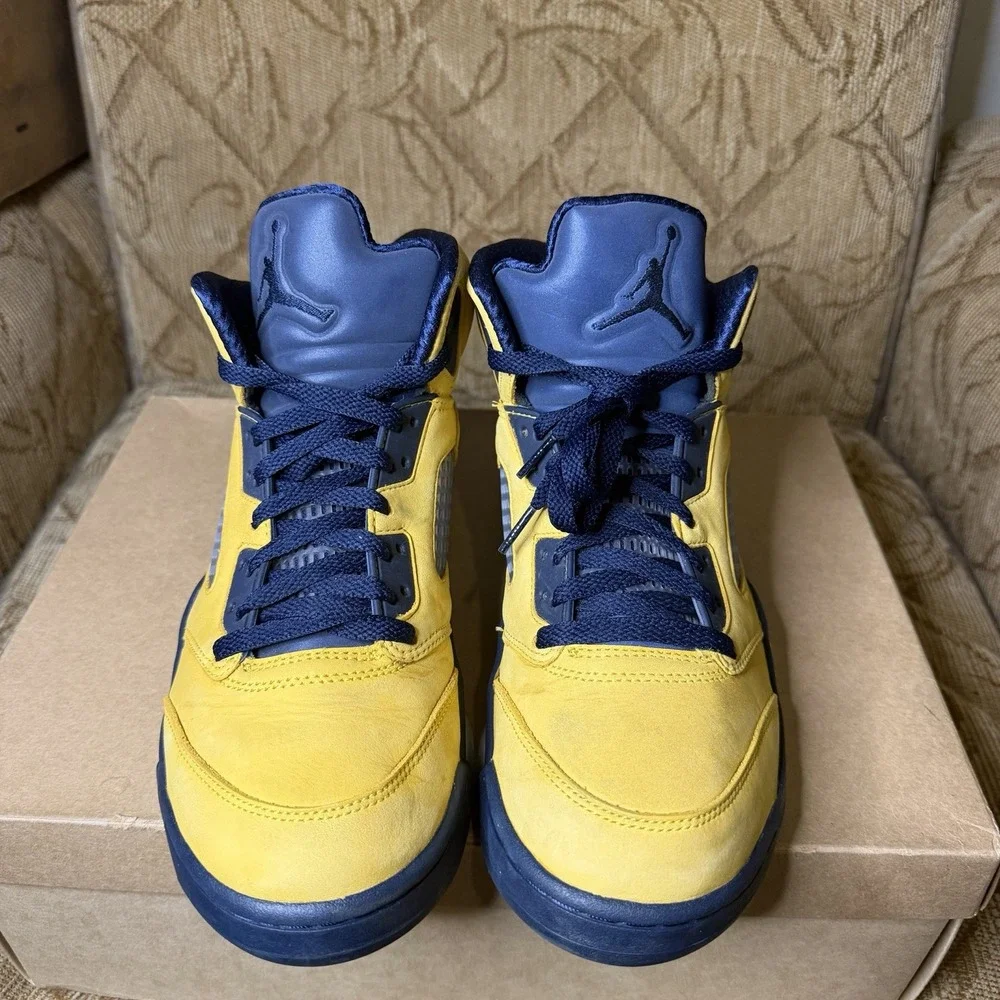 Nike Air Jordan 5 Retro SP Michigan 2019 CQ9541-704 Men's Size 8.5 Sneakers